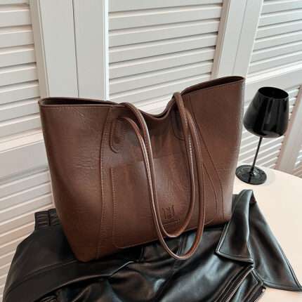 No 1 Quality Casual Retro Shoulder Bags for Modern Commuters